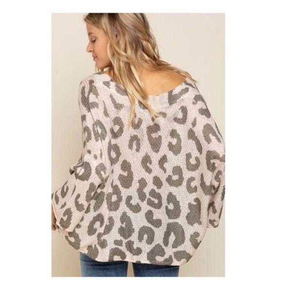 ANIMAL Print lightweight Sweater - Picture 4 of 15